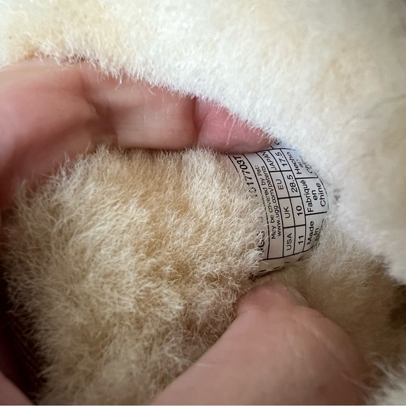 ❌SOLD❌ Kids Ugg classic short boot - sz 11 - Picture 4 of 4